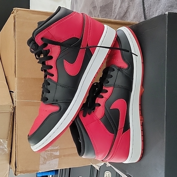 Jordan 1 mid banned (with box) - Picture 2 of 7